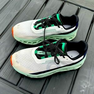 On cloud women’s sneakers. Four months old.